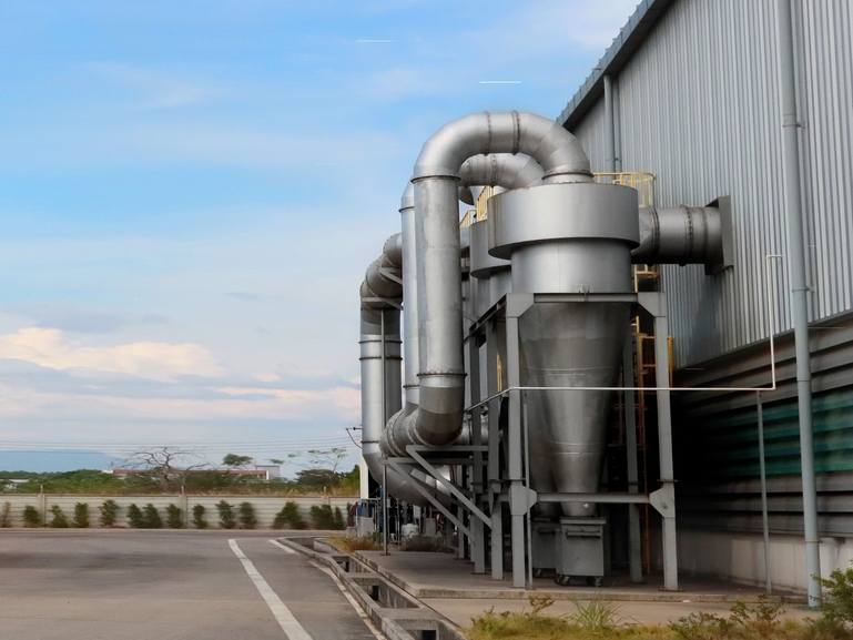 Industriella dammavskiljare filtrerar bort damm och föroreningar från luften